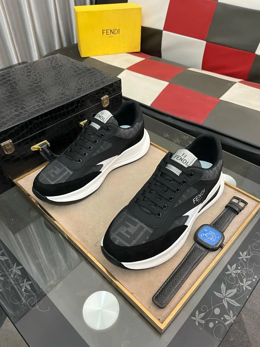 Men's Men's Shoes💰440⌚️⌚️[fendi] Fendi's classic and comfortable men's, this complex sneaker is made of soft calfskin➕genuine leather lining➕original ultra-light rubber material with rough outsole. This unique light style is suitable for the casual and refined sensibility of this season. It is comfortable and natural on the feet. It is an everyday style for casual travel in autumn and winter! 38−443️⃣colors available